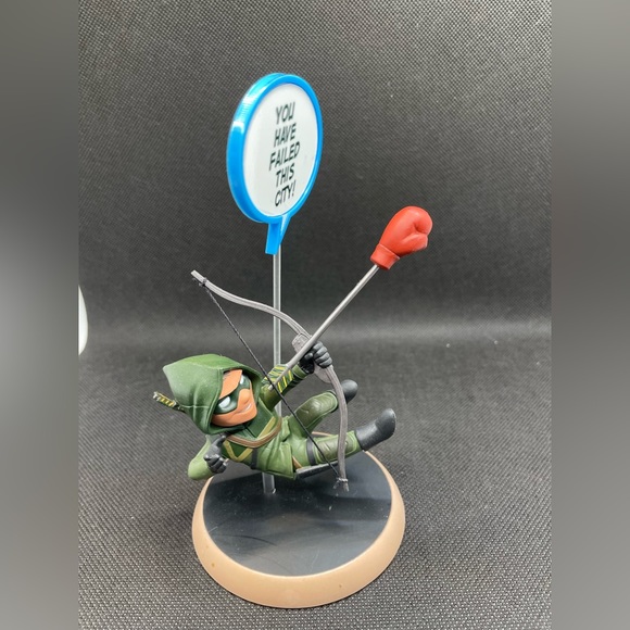 Set of 2 DC Comics “Arrow” Collector Items - Picture 6 of 9